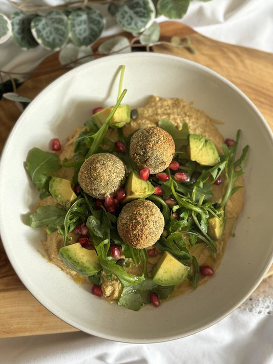 Houmous Plate with Broccoli & Cheese Beany Bites